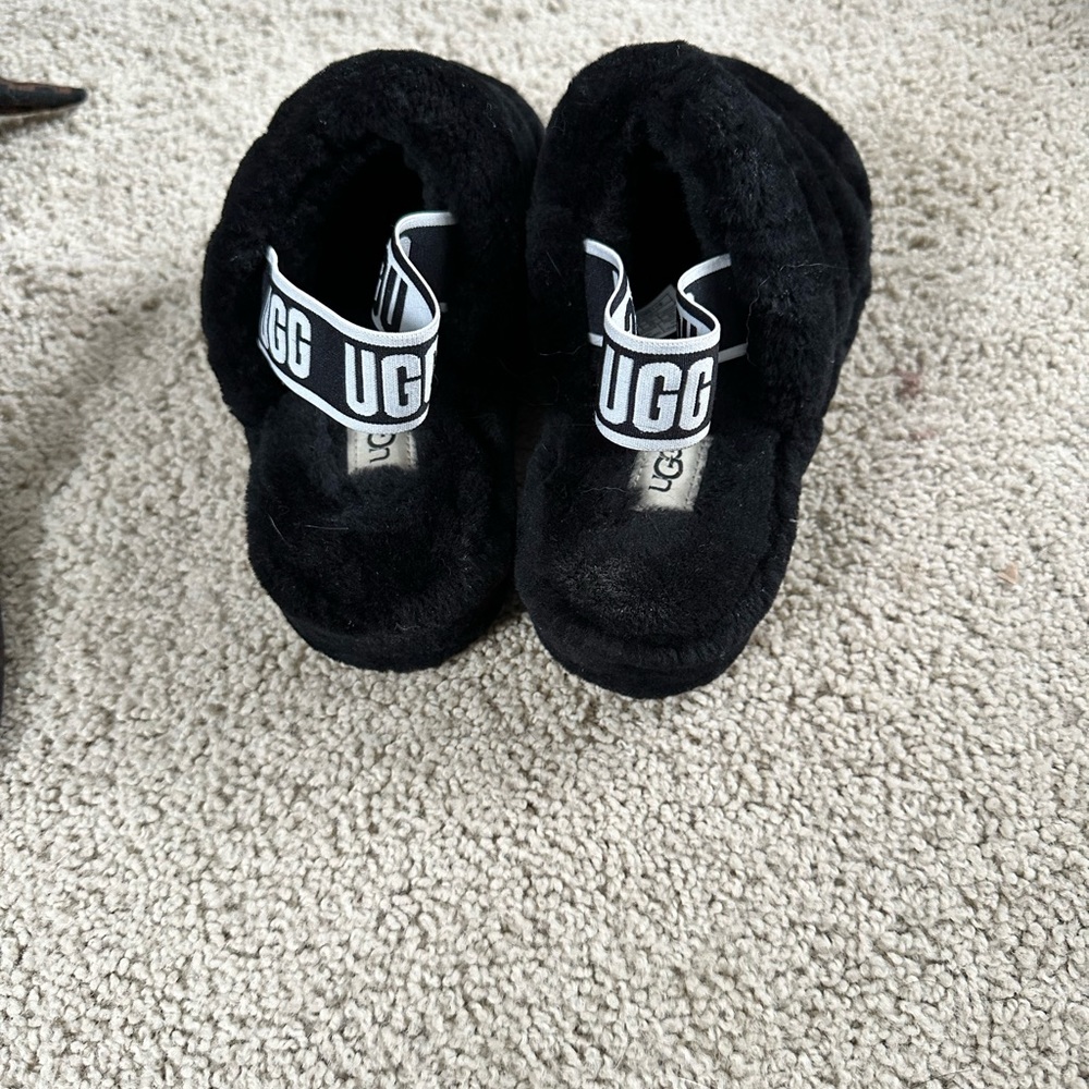 Ugh slipper with back strap